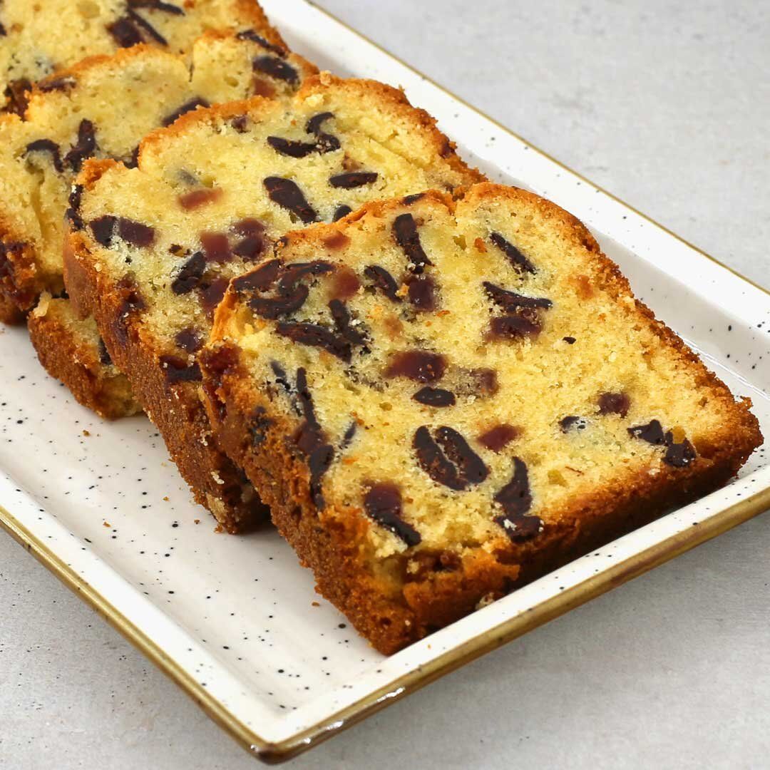 plumcake con frutta e cioccolato in sospensione